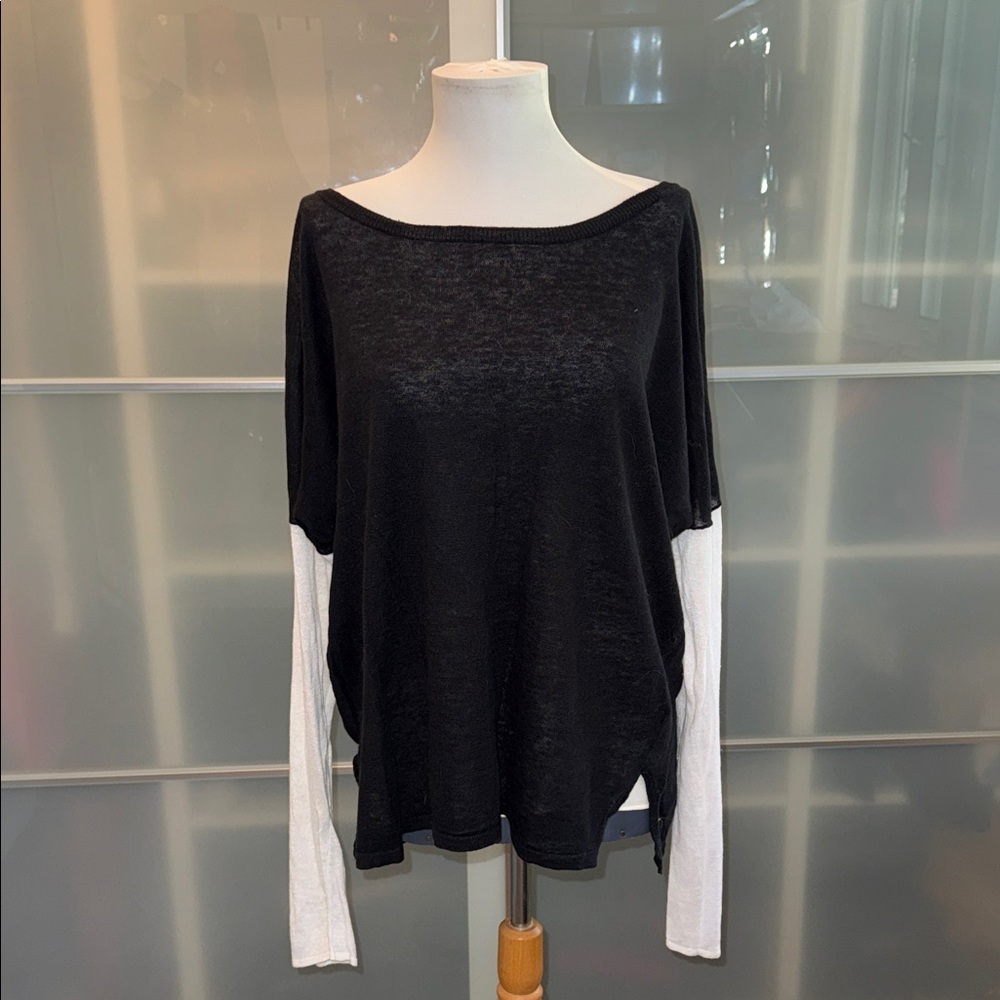 Vince Black and White Linen Long Sleeve Top size large.
